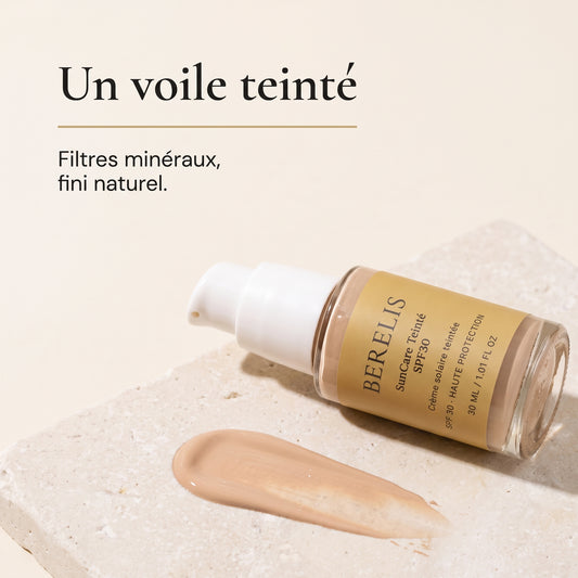 Texture de la crème solaire teintée SunCare SPF30